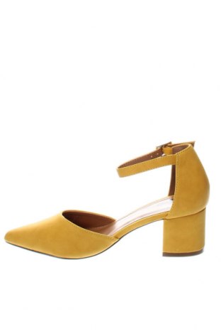 Дамски обувки Xti, Размер 37, Цвят Жълт, Цена 46,92 лв.