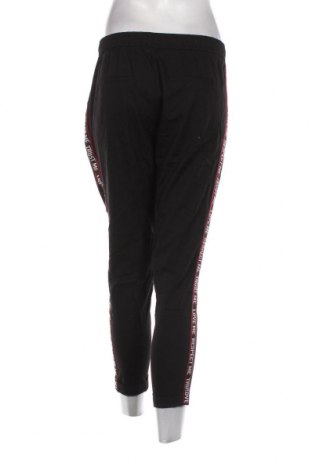 Γυναικείο παντελόνι Bershka, Μέγεθος M, Χρώμα Μαύρο, Τιμή 3,77 €
