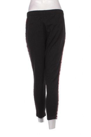 Γυναικείο παντελόνι Bershka, Μέγεθος M, Χρώμα Μαύρο, Τιμή 3,59 €
