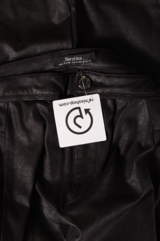Pantaloni de femei Bershka, Mărime M, Culoare Negru, Preț 17,17 Lei