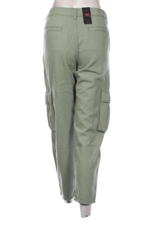 Дамски панталон Levi's, Размер M, Цвят Зелен, Цена 58,40 лв.