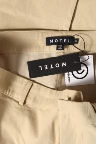Дамски панталон Motel, Размер M, Цвят Бежов, Цена 21,57 лв.