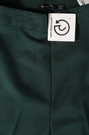 Дамски панталон Stradivarius, Размер XS, Цвят Зелен, Цена 29,00 лв.