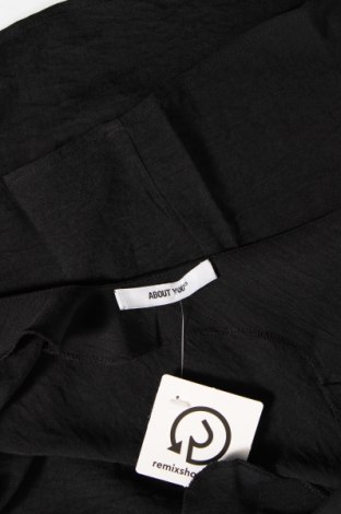 Γυναικείο αμάνικο μπλουζάκι About You, Μέγεθος M, Χρώμα Μαύρο, Τιμή 4,18 €