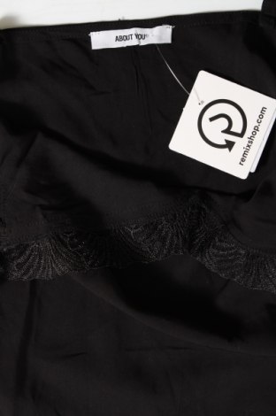 Γυναικείο αμάνικο μπλουζάκι About You, Μέγεθος XS, Χρώμα Μαύρο, Τιμή 13,92 €
