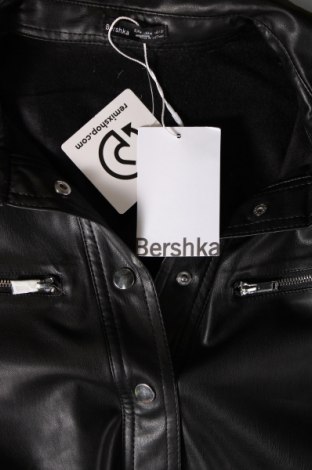 Γυναικείο δερμάτινο μπουφάν Bershka, Μέγεθος M, Χρώμα Μαύρο, Τιμή 22,40 €