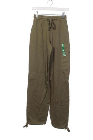 Damen Sporthose Pull&Bear, Größe XS, Farbe Grün, Preis 11,86 €