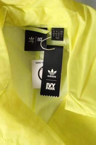 Дамско яке Adidas x Ivy Park, Размер S, Цвят Жълт, Цена 104,50 лв.
