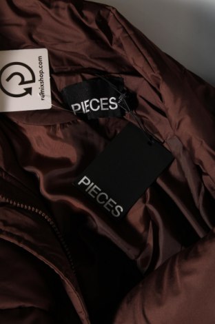 Γυναικείο μπουφάν Pieces, Μέγεθος XL, Χρώμα Καφέ, Τιμή 16,49 €