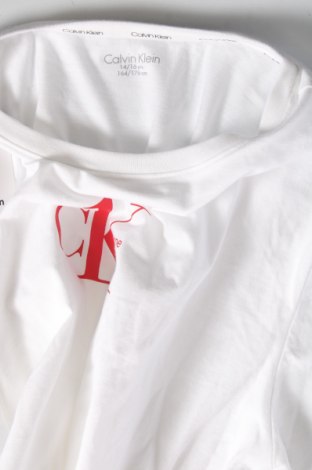 Детска тениска Calvin Klein, Размер 13-14y/ 164-168 см, Цвят Бял, Цена 69,00 лв.
