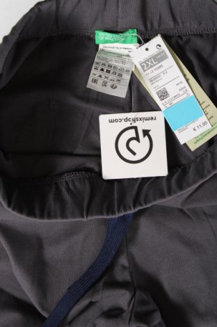Pantaloni scurți pentru copii United Colors Of Benetton, Mărime 11-12y/ 152-158 cm, Culoare Gri, Preț 128,95 Lei