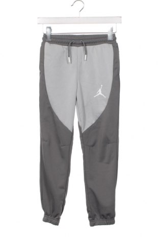 Pantaloni de trening, pentru copii Air Jordan Nike, Mărime 7-8y/ 128-134 cm, Culoare Gri, Preț 305,52 Lei