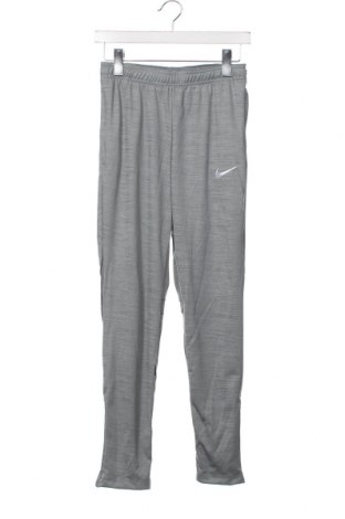 Pantaloni de trening, pentru copii Nike, Mărime 12-13y/ 158-164 cm, Culoare Gri, Preț 175,27 Lei