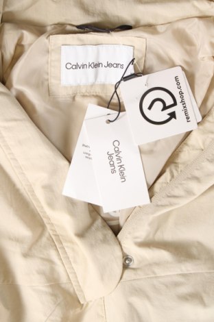 Детско яке Calvin Klein Jeans, Размер 13-14y/ 164-168 см, Цвят Бежов, Цена 93,53 лв.