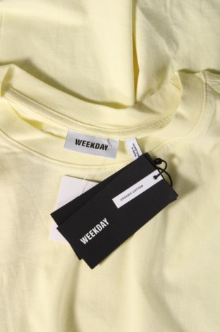 Ανδρικό t-shirt Weekday, Μέγεθος S, Χρώμα Κίτρινο, Τιμή 3,90 €