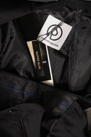 Мъжки костюм Jack & Jones, Размер S, Цвят Черен, Цена 82,00 лв.