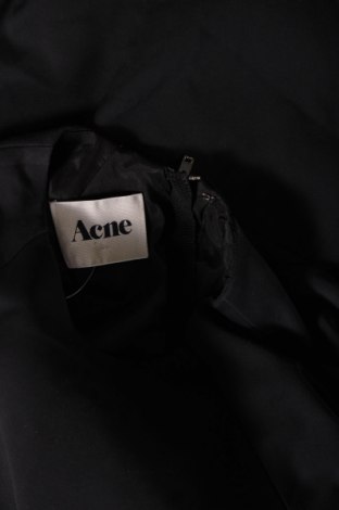 Рокля Acne, Размер XS, Цвят Черен, Цена 114,44 лв.
