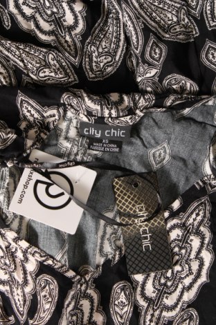 Kleid City Chic, Größe XS, Farbe Mehrfarbig, Preis 4,80 €