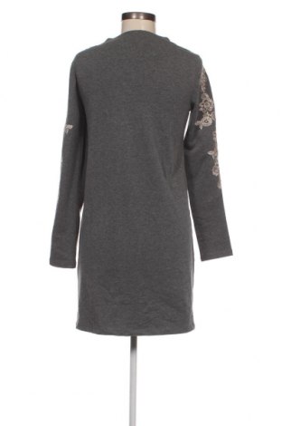 Kleid Vero Moda, Größe XS, Farbe Grau, Preis 2,78 €