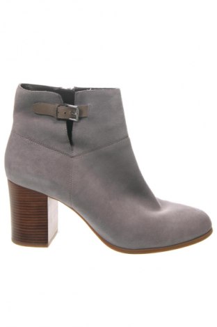 Botine de damă Cole Haan, Mărime 40, Culoare Gri, Preț 206,28 Lei