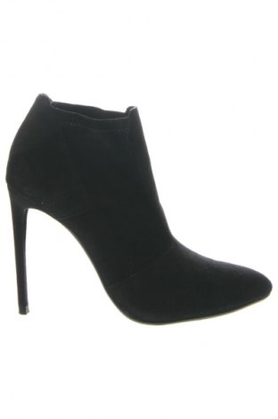 Botine de damă Zara, Mărime 38, Culoare Negru, Preț 225,89 Lei