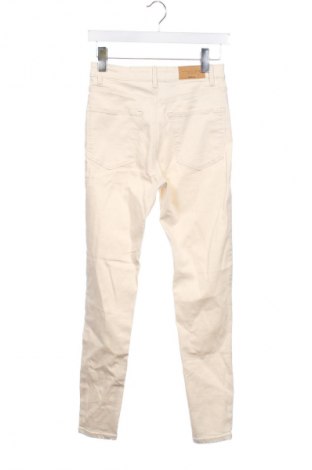 Damen Jeans Stradivarius, Größe S, Farbe Ecru, Preis € 20,99