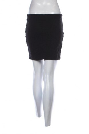 Пола H&M Divided, Размер M, Цвят Черен, Цена 3,99 лв.