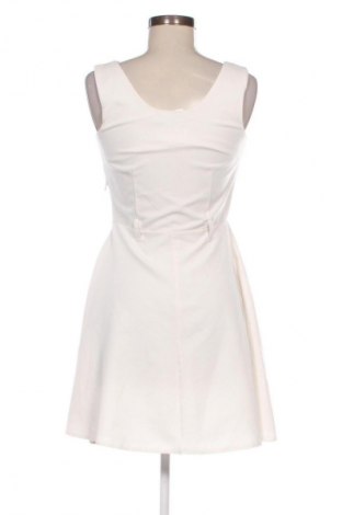 Kleid Moe, Größe M, Farbe Weiß, Preis 8,21 €