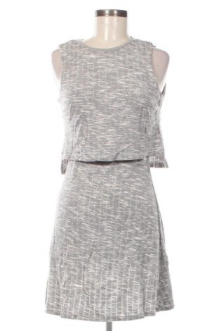 Kleid Topshop, Größe XS, Farbe Grau, Preis 31,99 €