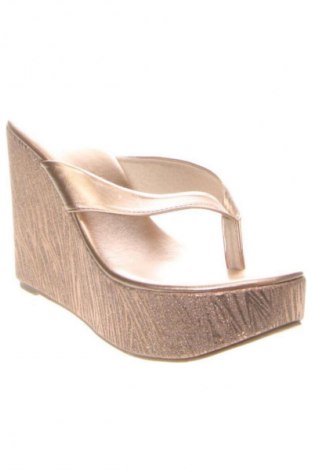 Papucs Unbranded, Méret 40, Szín Arany
, Ár 10 744 Ft