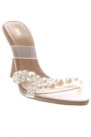 Чехли Zara, Размер 38, Цвят Бял, Цена 31,65 €