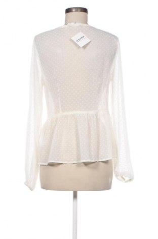 Damen Shirt NA-KD, Größe M, Farbe Weiß, Preis 17,00 €