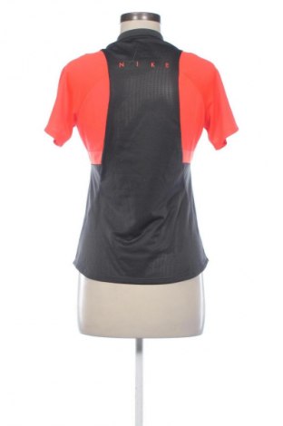 Női póló Nike, Méret S, Szín Sokszínű, Ár 5 785 Ft