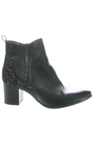 Damskie botki Marco Tozzi, Rozmiar 38, Kolor Czarny, Cena 104,99 zł