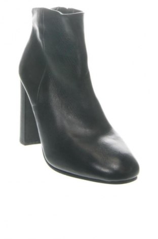 Дамски боти Unbranded, Размер 38, Цвят Черен, Цена 30,16 €