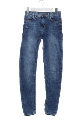 Γυναικείο Τζίν Bershka, Μέγεθος XS, Χρώμα Μπλέ, Τιμή 15,00 €