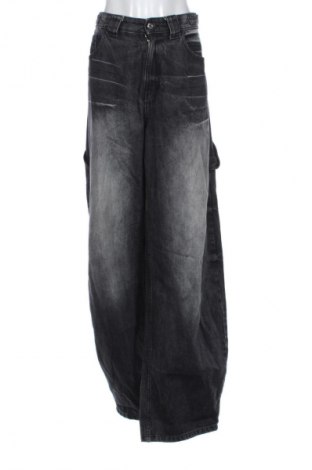 Дамски дънки Bershka, Размер XL, Цвят Сив, Цена 11,75 €