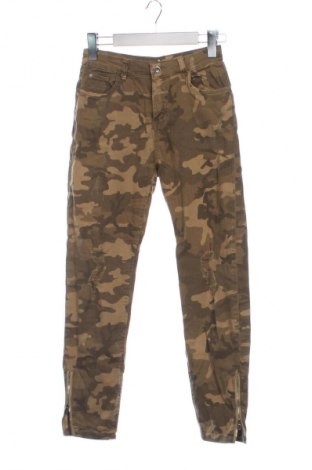 Дамски дънки Bershka, Размер S, Цвят Многоцветен, Цена 14,77 €