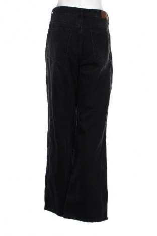 Dámske džínsy  Bershka, Veľkosť L, Farba Čierna, Cena  27,95 €