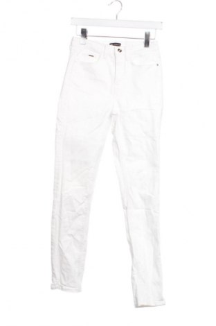 Damskie jeansy C&A, Rozmiar XS, Kolor Biały, Cena 28,99 zł