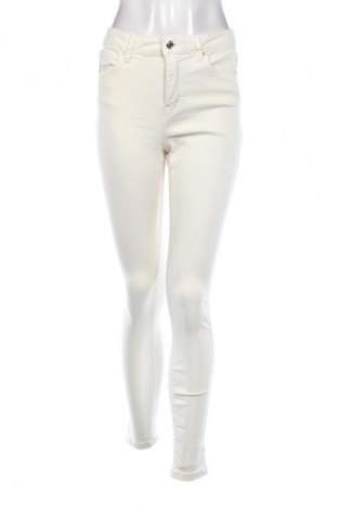 Γυναικείο Τζίν Primark, Μέγεθος M, Χρώμα Εκρού, Τιμή 15,00 €