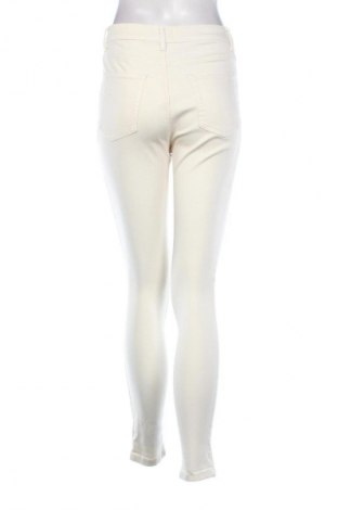 Γυναικείο Τζίν Primark, Μέγεθος M, Χρώμα Εκρού, Τιμή 15,00 €