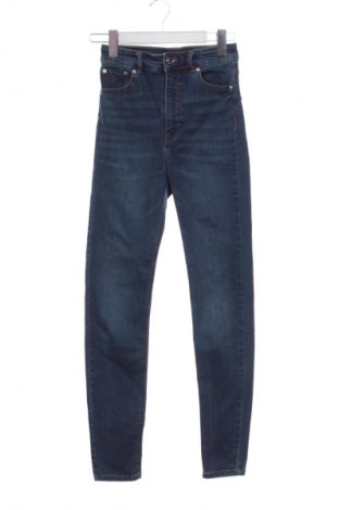 Damskie jeansy Pull&Bear, Rozmiar XS, Kolor Niebieski, Cena 52,99 zł