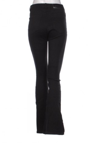 Дамски дънки Stradivarius, Размер S, Цвят Черен, Цена 15,00 €