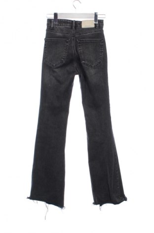 Blugi de femei Stradivarius, Mărime XS, Culoare Negru, Preț 80,00 Lei