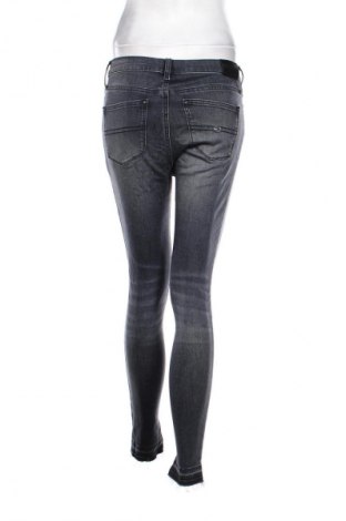 Damen Jeans Tommy Jeans, Größe M, Farbe Grau, Preis 117,99 €
