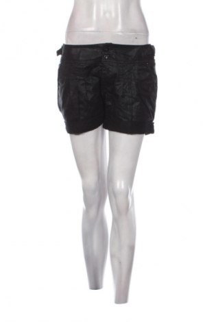 Γυναικείο κοντό παντελόνι Diesel, Μέγεθος L, Χρώμα Μαύρο, Τιμή 30,99 €