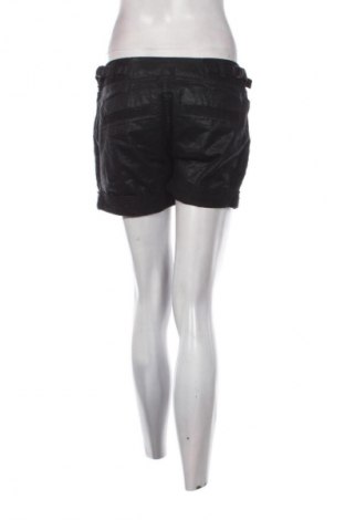 Γυναικείο κοντό παντελόνι Diesel, Μέγεθος L, Χρώμα Μαύρο, Τιμή 30,99 €