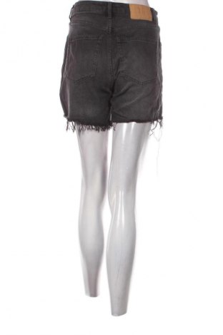 Дамски къс панталон H&M, Размер M, Цвят Сив, Цена 6,64 €