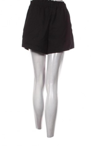 Dámské kraťasy  H&M Divided, Velikost L, Barva Černá, Cena  169,00 Kč